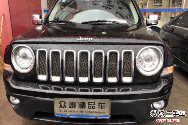 Jeep自由客2014款2.4L 豪华导航版