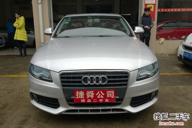 奥迪A4L2010款2.0TFSI 标准型