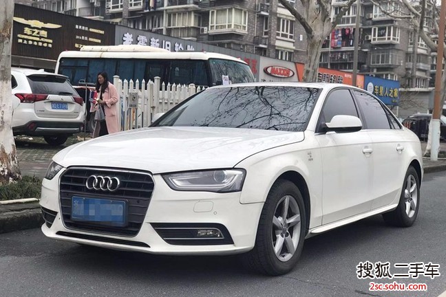 奥迪A4L2015款35 TFSI 自动舒适型