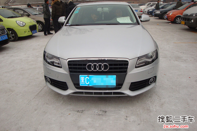 奥迪A4L2011款2.0TFSI 标准型