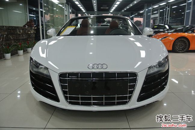 奥迪R82011款Spyder 5.2 FSI quattro