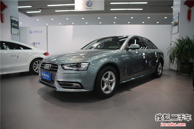 奥迪A4L2012款2.0TFSI 舒适型