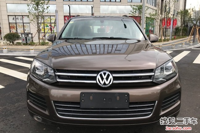 大众途锐2014款3.0TSI V6 黑色探险者 