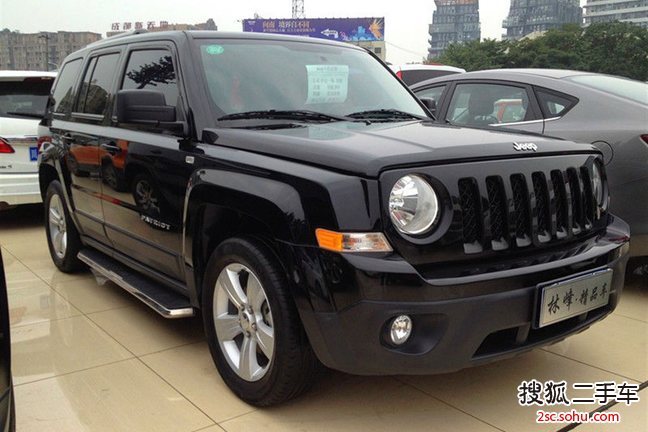 Jeep自由客2014款2.4L 豪华导航版