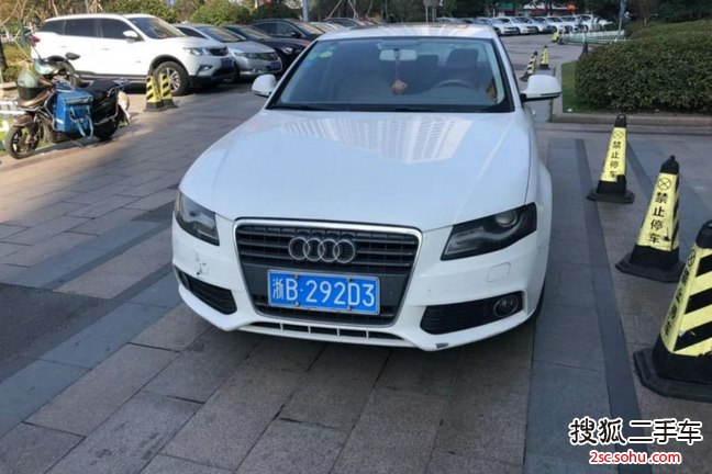 奥迪A4L2011款2.0TFSI 标准型