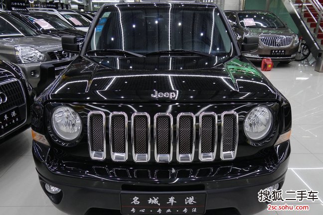 Jeep自由客2013款2.4L 豪华导航版