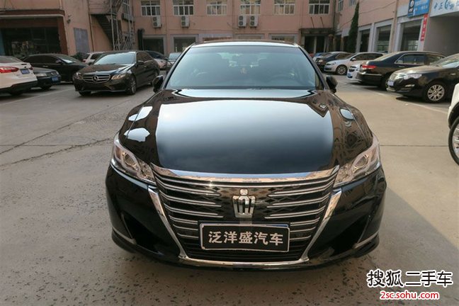 丰田皇冠2015款2.5L 尊享版