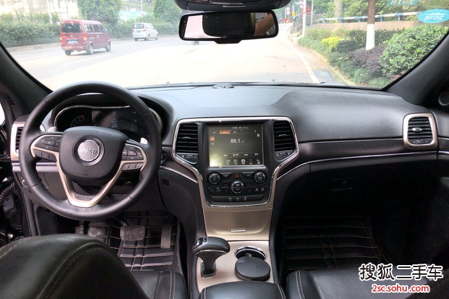 Jeep大切诺基2014款3.0L 旗舰尊悦版