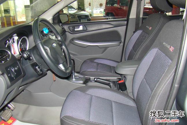 福特福克斯两厢2011款2.0L 自动运动型