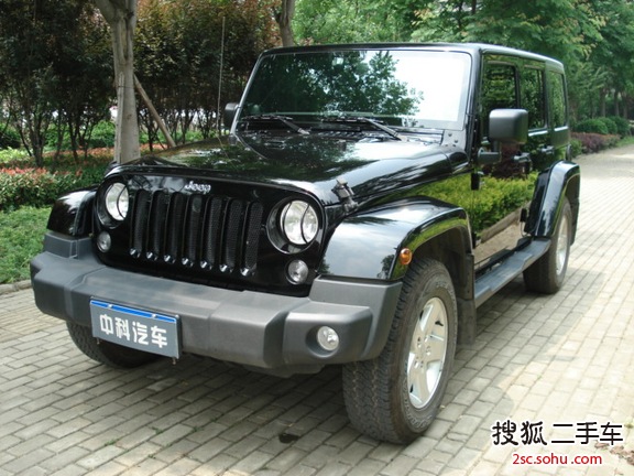 Jeep牧马人四门版2014款3.0L 撒哈拉