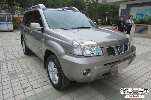 日产奇骏2004款2.5SLX