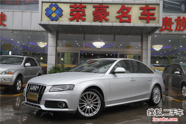 奥迪A4L2012款2.0TFSI 标准型