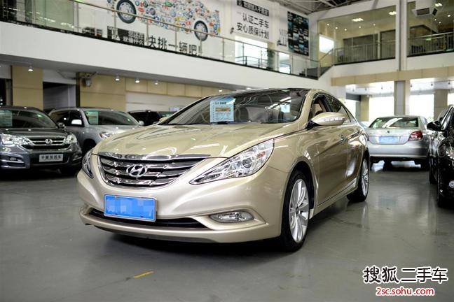 现代索纳塔八2011款2.0L LUX自动至尊版