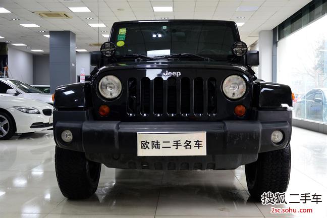 Jeep牧马人四门版2011款3.8L 撒哈拉