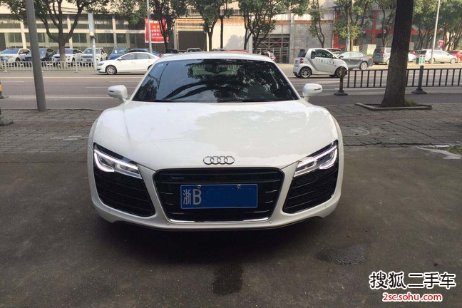 奥迪R82014款4.2 FSI quattro