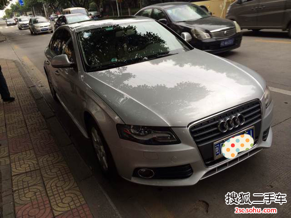 奥迪A4L2012款2.0TFSI 标准型