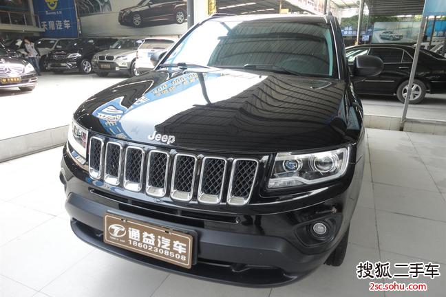 Jeep指南者2013款2.4L 四驱炫黑导航版