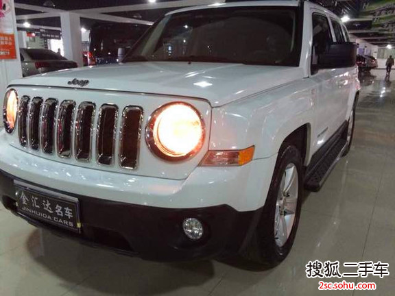 Jeep自由客2013款2.4L 豪华导航版