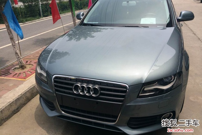 奥迪A4L2011款2.0TFSI 标准型