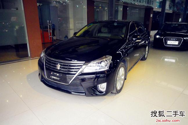 丰田皇冠2012款V6 2.5 Royal 真皮版