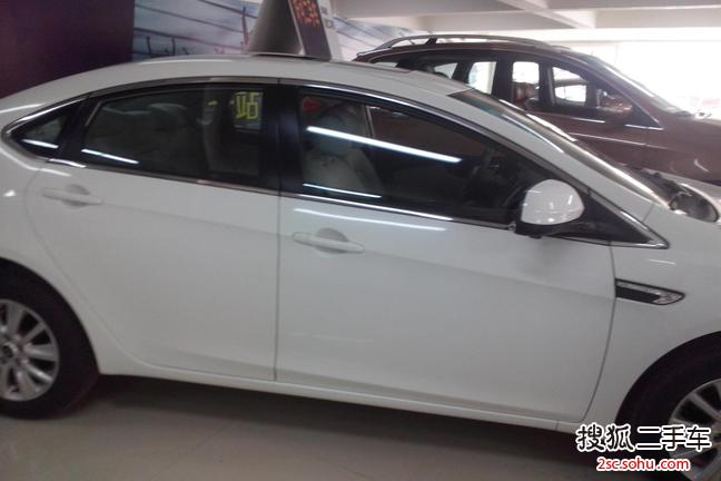 纳智捷5 Sedan2013款1.8T 自动尊贵型