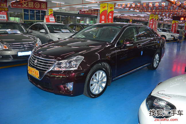 丰田皇冠2012款V6 2.5 Royal 导航版