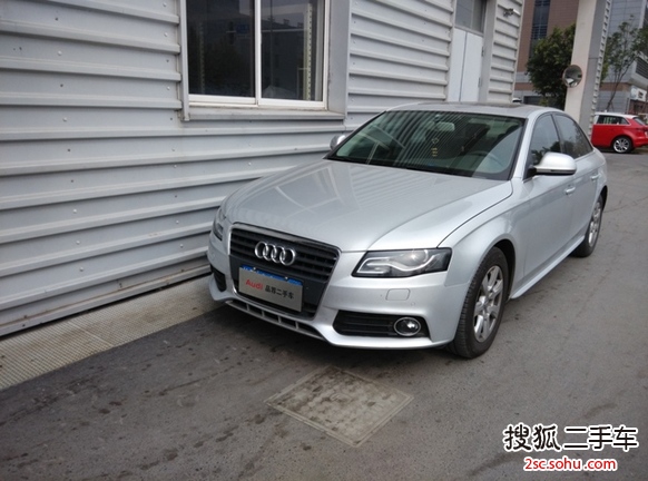 奥迪A4L2011款2.0TFSI 标准型