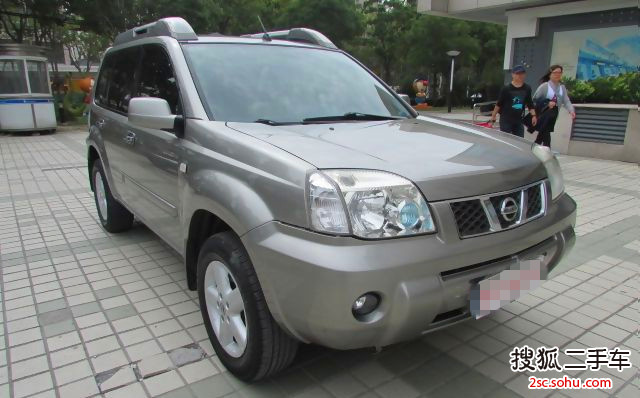 日产奇骏2004款2.5SLX