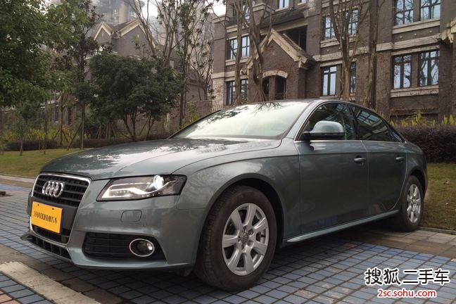 奥迪A4L2012款2.0TFSI 标准型