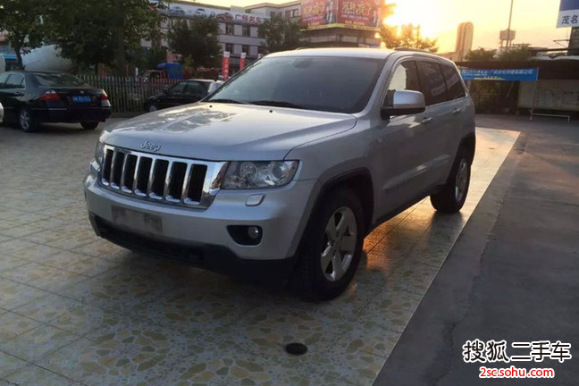 Jeep大切诺基2012款3.6L 舒适导航版