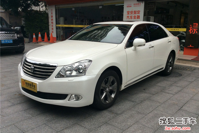 丰田皇冠2011款2.5L Royal 真皮天窗特别版 