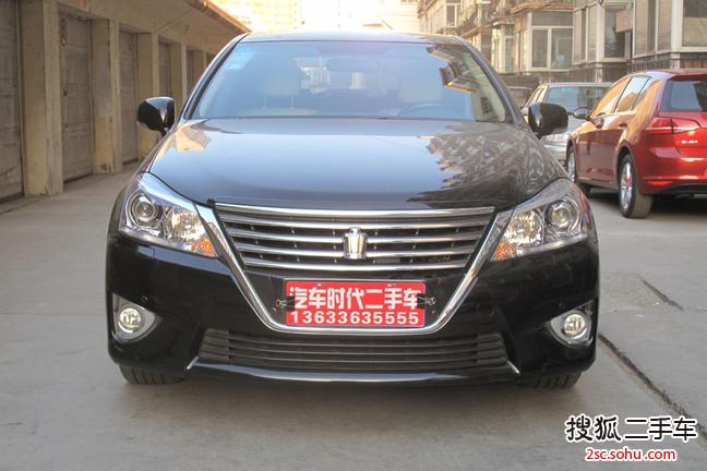 丰田皇冠2012款V6 2.5 Royal 导航版