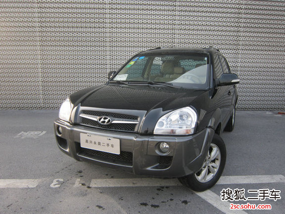 北京现代 途胜 2009款 2.0 手动 时尚型 SUV