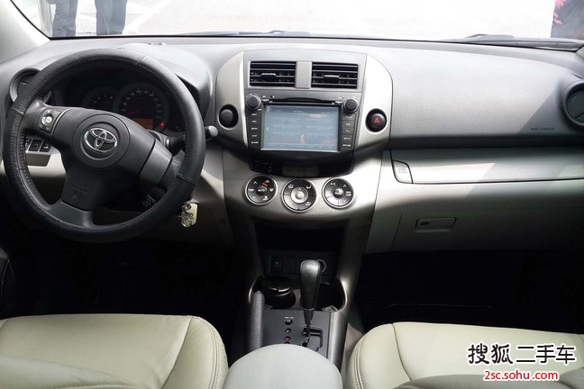 一汽丰田 RAV4 2011款 2.0L 自动 豪华版 两驱 SUV