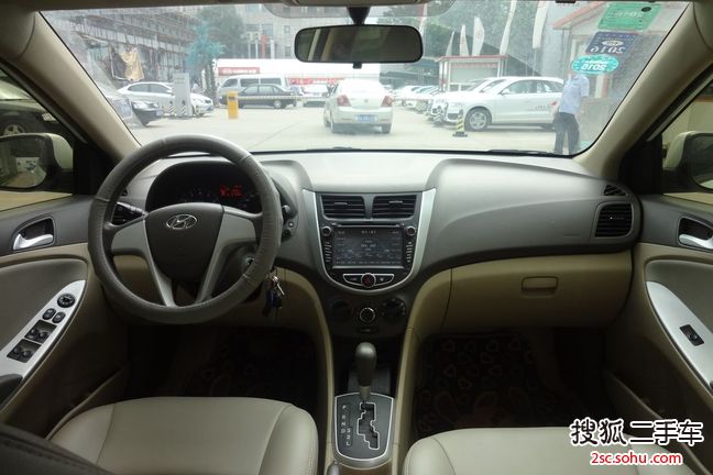 北京现代 瑞纳 2010款 1.4 GS 自动 舒适型 三厢