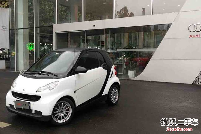 Smart Smart fortwo 燃橙版 2011款 1.0L 手自一体 硬顶