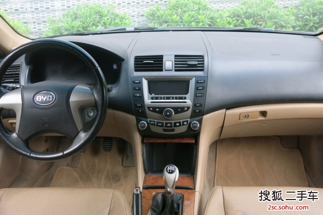 比亚迪汽车 F6 2009款 2.0 手动 标准型 新财富版 三厢                 