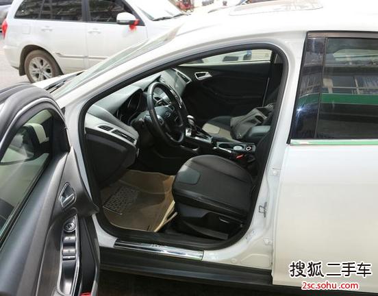 昆明-福特福克斯兩廂2012款1.6l 自動風尚型