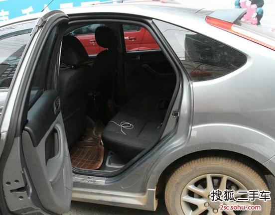 成都-福特福克斯兩廂2011款1.8l 手動舒適型